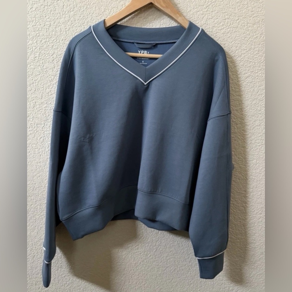 YPB Abercrombie & Fitch Sz Small Neoknit Blue Vneck Boxy Crop Sweater Super Soft